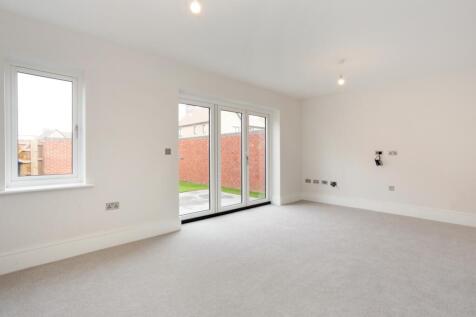 6 Lamb Close 2966...