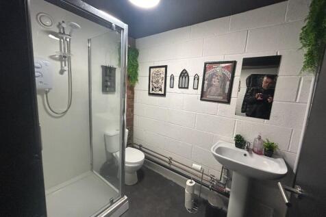 Rear shower and WC