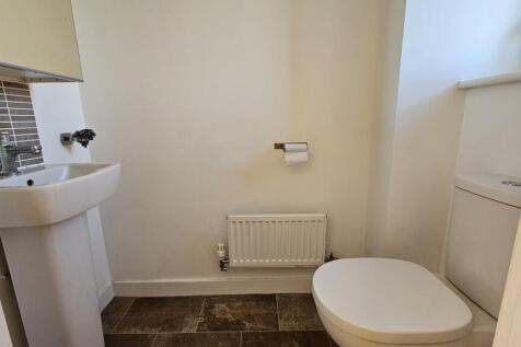 Downstairs cloakroom w/c