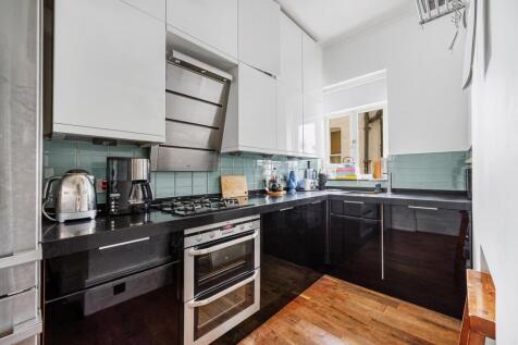 38 Esmond Gardens-6.jpg