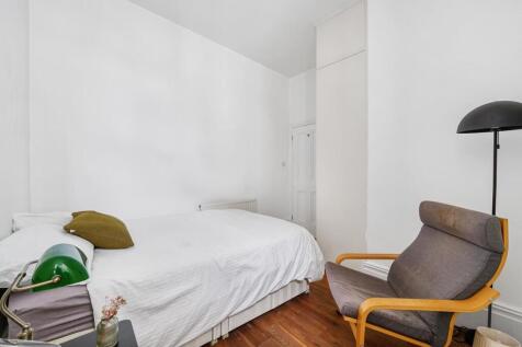 38 Esmond Gardens-11.jpg