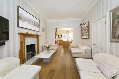 8 Blenheim Road-sitting room - LR.jpg