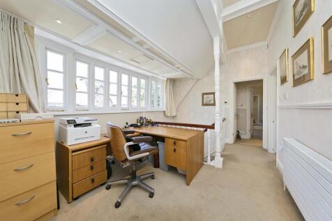 8 Blenheim Road- landing - LR.jpg