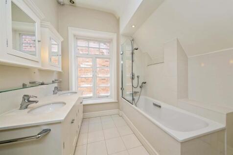 8 Blenheim Road- bath 2 - LR.jpg
