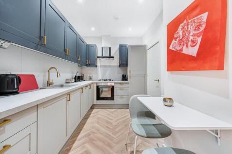 20b The Avenue-5.jpg