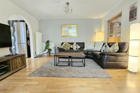 Lounge / Dining Area