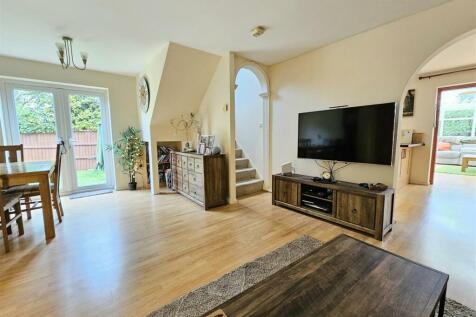 Lounge / Dining Area