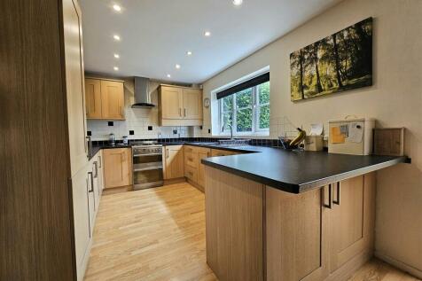 Kitchen / Breakfast Area
