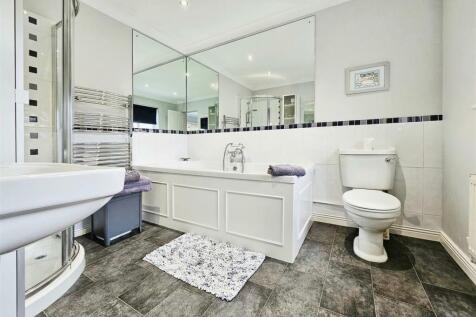 En Suite Bathroom