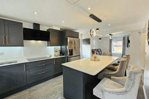 Kitchen/Diner (L shaped room)