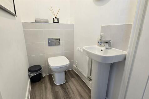 Guest Cloakroom/WC
