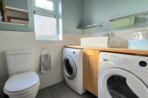 Guest Cloakroom / WC / Utility