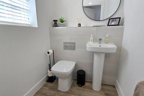 guest cloakroom.jpg