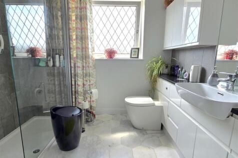 Family Shower Room
