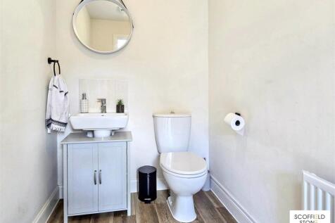 Guest Cloakroom/WC
