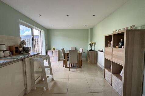 Kitchen/ dining room