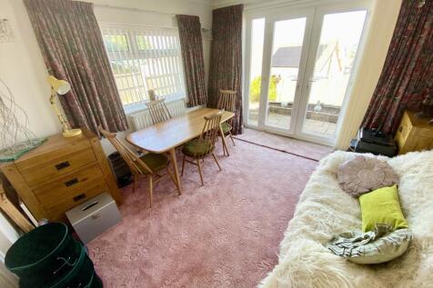 Sitting Room / Dining Room