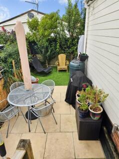 Garden 2-76207331.jpg