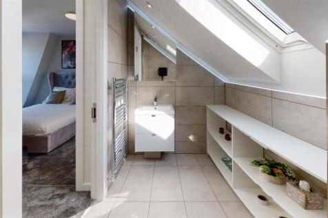 7. Lochaline-Street-Bathroom.jpg