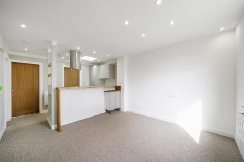 Flat 1, 20 Greyhound Road - BjGH4KSM1hEB9zIUeYK5.j