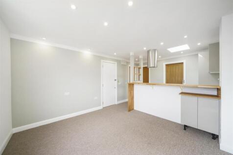 Flat 1, 20 Greyhound Road - P6mN3ytBXsfqRI2d5vzz.j