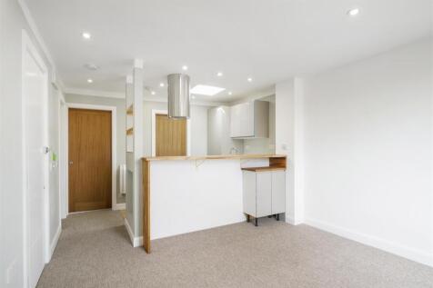 Flat 1, 20 Greyhound Road - x1KjY0UGXjsyY4d9IxVs.j