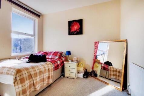 5_Main Bedroom-0.jpg