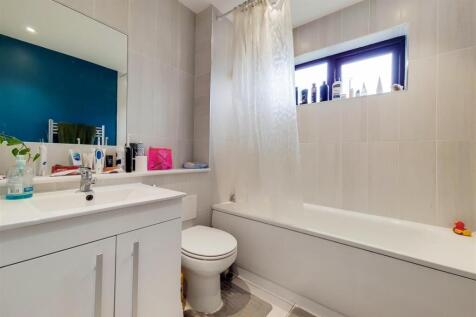 11_Bathroom-0.jpg