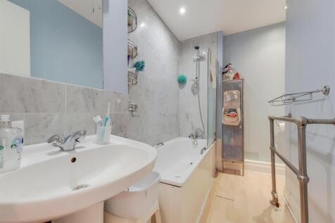 7_Bathroom-0.jpg