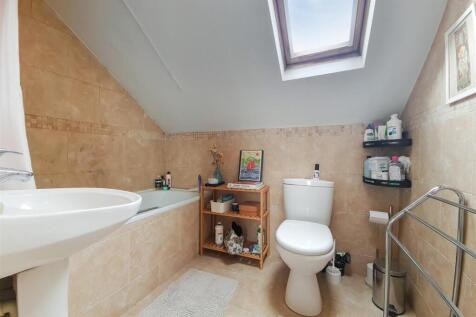 10_Main Ensuite-0.jpg