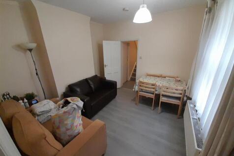 1. Living room 1.jpg