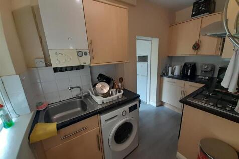 6. Kitchen 2.jpg