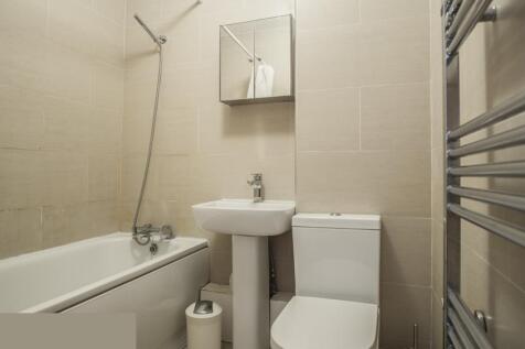 5. Bathroom (2).jpg