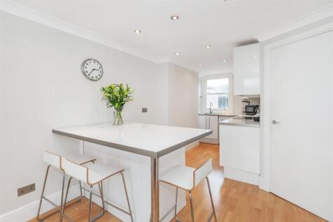 3. Kitchen 1.jpg
