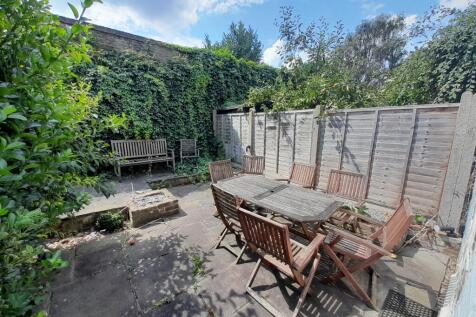 2. Private Outdoor Area.jpg