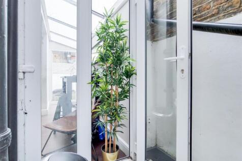 5 - Patio 2-0.jpg
