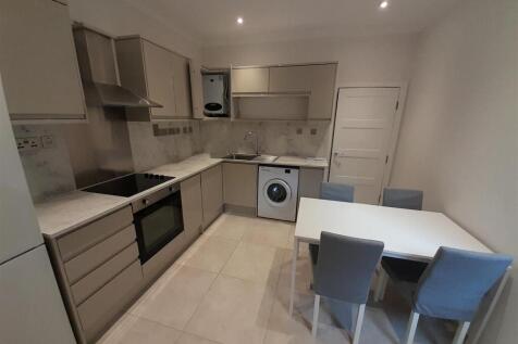 3. Kitchen 2.jpg