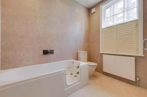 13. Main Ensuite 1.1.jpg