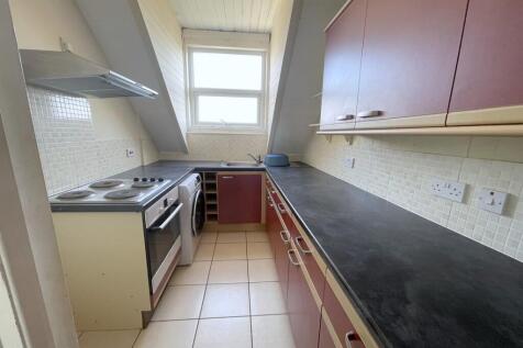 Kitchen with cooker/