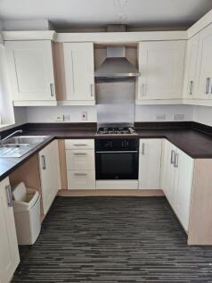 3. Kitchen (002).jpg