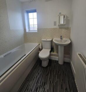 12. Bathroom (002).jpg