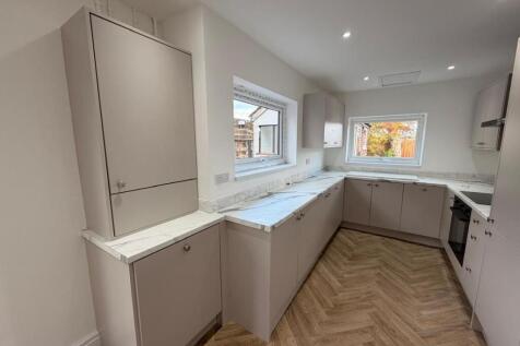 Kitchen 2.jpg