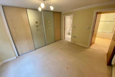 Bedroom1...jpg