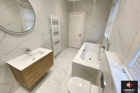 bathroom 1.jpg