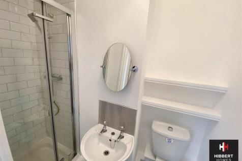 ensuite bed 2.jpg