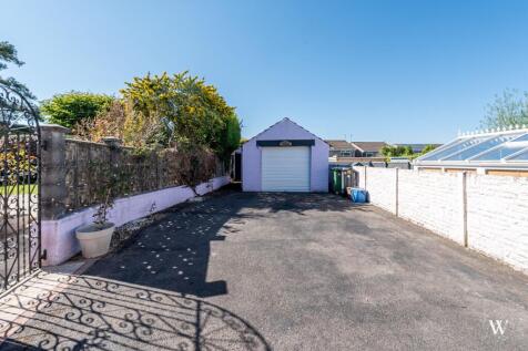 Detached Garage