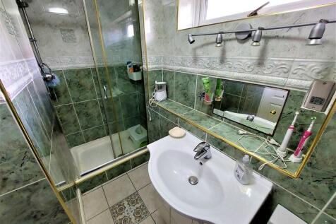 En-suite Shower R...