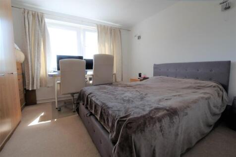 DSCF4303 - Bedroom.jpg