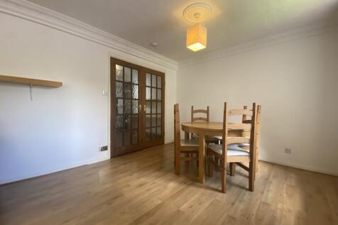 Lounge / Dining Area