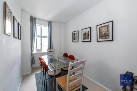 Bedroom/Dinning Room